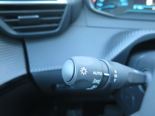 Peugeot 208 ALLURE Electric 136k 50 kWh