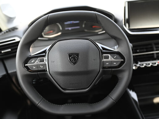 Peugeot 208 NEW  STYLE  1.2 PureTech  75k BVM5