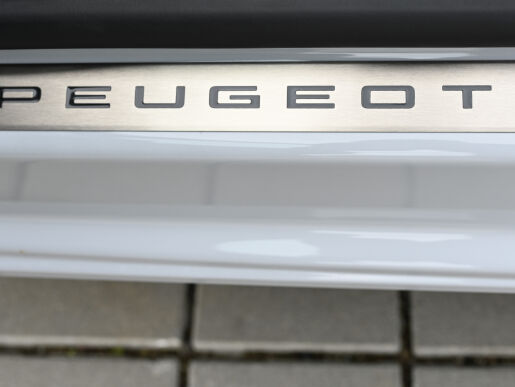 Peugeot 2008 NEW GT 1.2 PureTech 130k EAT8