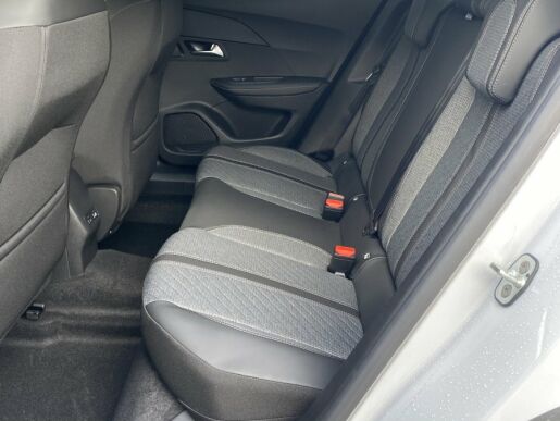 Peugeot 2008 1.2 PureTech ALLURE 130k EAT8