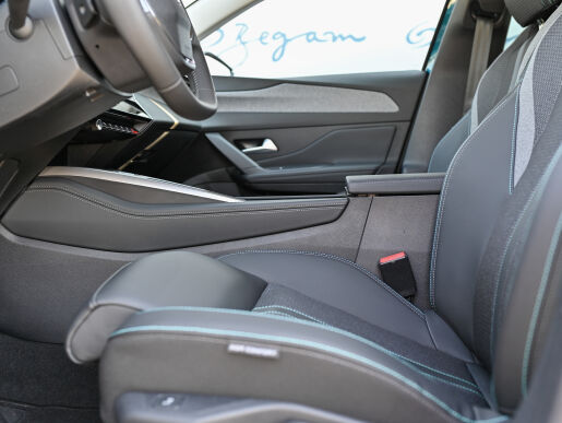 Peugeot 308 ALLURE 1.2 PureTech 130k EAT8