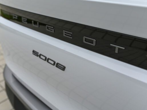 Peugeot 5008 ALLURE 1.2 Hybrid 145k e-DCS6