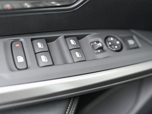 Peugeot 5008 ALLURE 1.2 Hybrid 145k e-DCS6