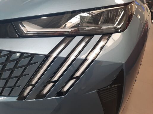 Peugeot 3008 NEW ALLURE 1.2 Hybrid 136k e-DCS6 - REZERVOVANÝ