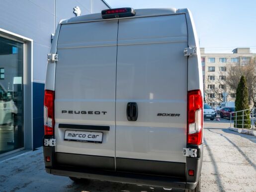 Peugeot Boxer Furgon 335 L3H2 2.2 BlueHDi 140 €6.4 MT6                   