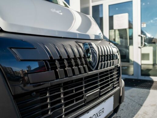 Peugeot Boxer Furgon 335 L3H2 2.2 BlueHDi 140 €6.4 MT6                   