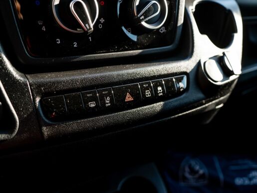 Peugeot Boxer Furgon 335 L3H2 2.2 BlueHDi 140 €6.4 MT6                   