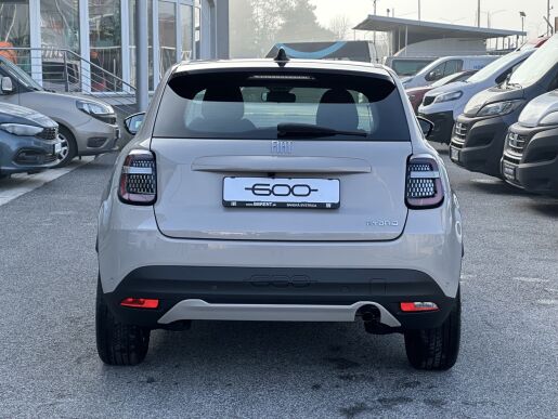 Fiat 600 Hybrid 1.2 T 100 k 6DCT Dolce Comfort