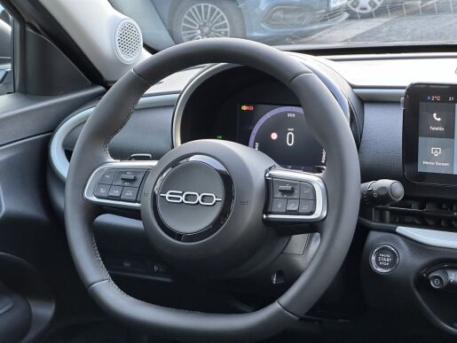 Fiat 600 Hybrid 1.2 T 100 k 6DCT Dolce Comfort