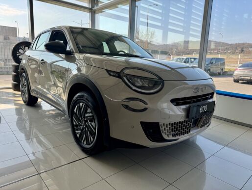 Fiat 600 DOLCE COMFORT 1.2T Hybrid 100k 6DCT   