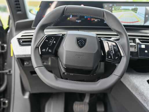 Peugeot 3008 ALLURE 1.2 Hybrid 145k e-DCS6