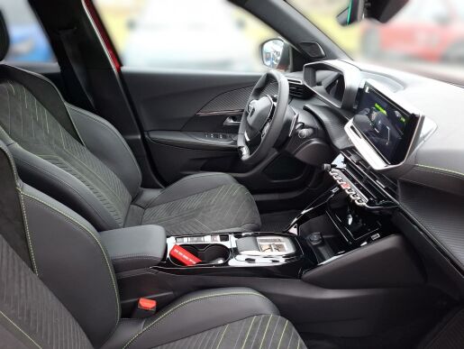 Peugeot 2008 GT 1.2 PureTech 130k EAT8