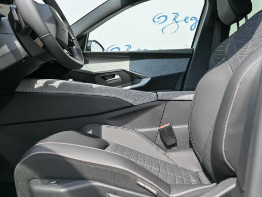 Peugeot 3008 ALLURE 1.2 Hybrid 145k e-DCS6