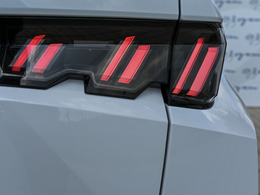 Peugeot 3008 ALLURE 1.2 Hybrid 145k e-DCS6