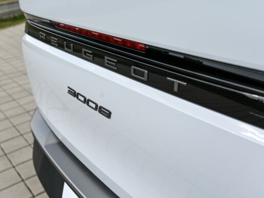 Peugeot 3008 ALLURE 1.2 Hybrid 145k e-DCS6