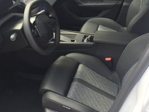 Peugeot 408 Peugeot 408 NEW ALLURE 1.2 PureTech 130k EAT8