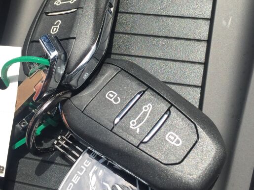 Peugeot 408 Peugeot 408 NEW ALLURE 1.2 PureTech 130k EAT8