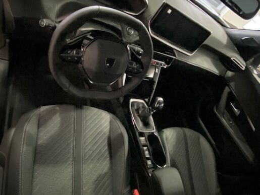Peugeot 2008 2008 ALLURE s navigáciou 1.2 PureTech 100k 