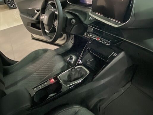 Peugeot 2008 2008 ALLURE s navigáciou 1.2 PureTech 100k 