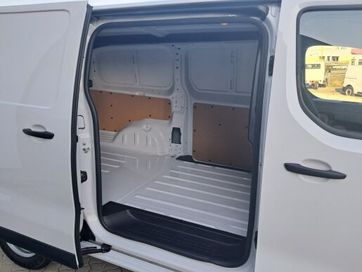 Citroën Jumpy 2,0 BlueHDi Van L3H1 145k