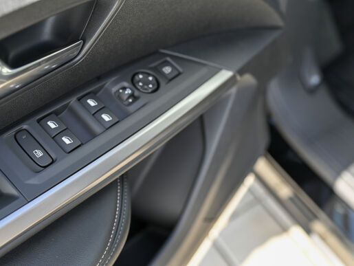 Peugeot 3008 ALLURE 1.2 Hybrid 145k e-DCS6