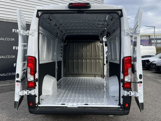 Peugeot Boxer 2.2 BlueHDi Furgon 335 L2H2 140k
