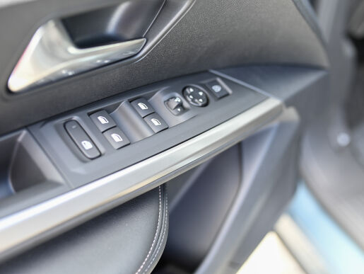 Peugeot 3008 ALLURE 1.2 Hybrid 145k e-DCS6
