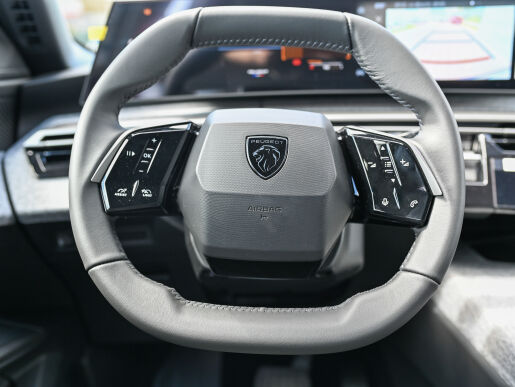 Peugeot 3008 ALLURE 1.2 Hybrid 145k e-DCS6