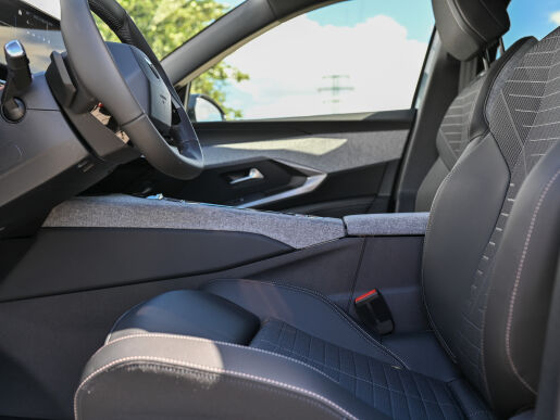 Peugeot 3008 ALLURE 1.2 Hybrid 145k e-DCS6