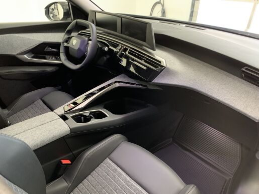 Peugeot 5008 NEW Allure 1.2 Hybrid 100 kW / 136 k e-DCS6