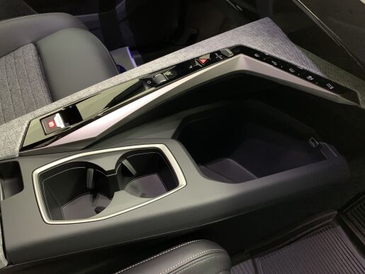 Peugeot 5008 NEW Allure 1.2 Hybrid 100 kW / 136 k e-DCS6