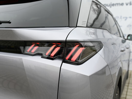 Peugeot 5008 ALLURE 1.2 Hybrid 136k e-DCS6 