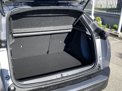 Peugeot 2008 1.2 PureTech Allure s navigaciou 