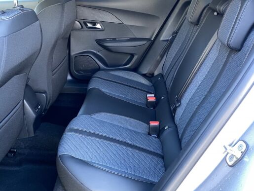 Peugeot 2008 1.2 PureTech Allure s navigaciou 