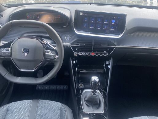Peugeot 2008 1.2 PureTech Allure s navigaciou 