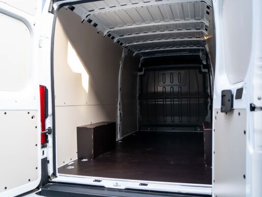 Peugeot Boxer Furgon 435 L4H2 2.2 BlueHDi 140 €6.4 MT6