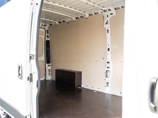 Peugeot Boxer Furgon 435 L4H2 2.2 BlueHDi 140 €6.4 MT6