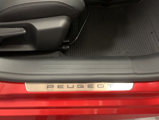 Peugeot 208 GT 1.2 PureTech 74 kW / 100 k BVM6