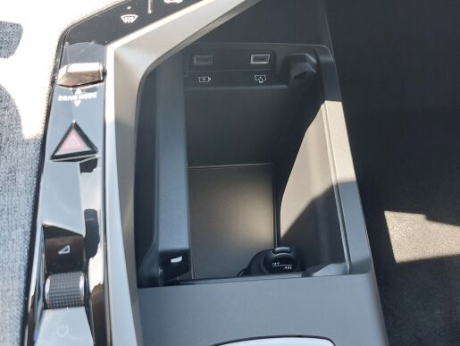 Peugeot 3008  3008 ALLURE 1.2 Hybrid 136k e-DCS6
