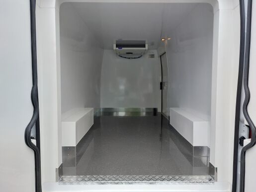 Peugeot Boxer BOXER FURGON 435 L4H2 2.2 BlueHDi 165k - Chladiarenská prestavba