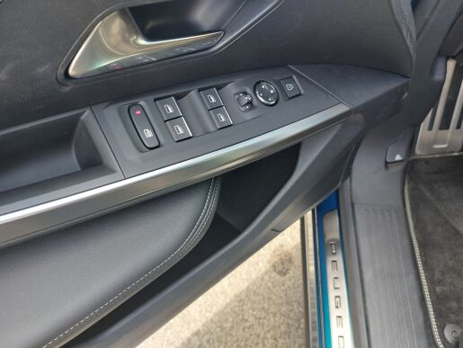Peugeot 3008  3008 NEW E-3008 GT Electric 210k 73 kWh        