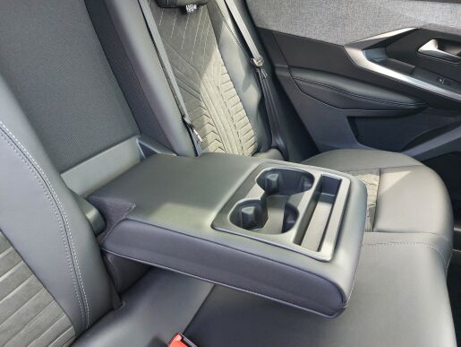 Peugeot 3008  3008 NEW E-3008 GT Electric 210k 73 kWh        