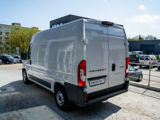 Peugeot Boxer  Furgon 335 L2H2 2.2 BlueHDi 140 €6.4 MT6