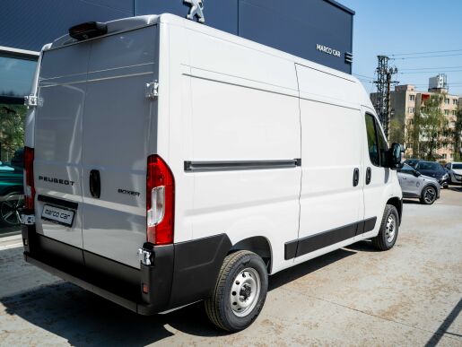 Peugeot Boxer  Furgon 335 L2H2 2.2 BlueHDi 140 €6.4 MT6