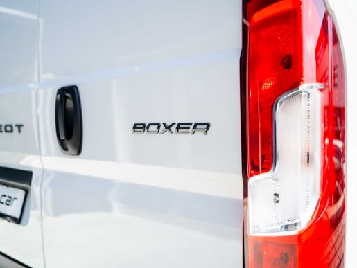 Peugeot Boxer  Furgon 335 L2H2 2.2 BlueHDi 140 €6.4 MT6