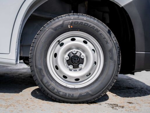 Peugeot Boxer  Furgon 335 L2H2 2.2 BlueHDi 140 €6.4 MT6
