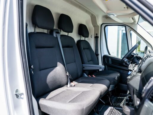 Peugeot Boxer  Furgon 335 L2H2 2.2 BlueHDi 140 €6.4 MT6
