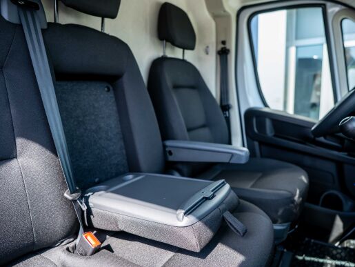 Peugeot Boxer  Furgon 335 L2H2 2.2 BlueHDi 140 €6.4 MT6