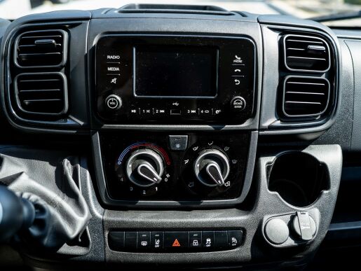 Peugeot Boxer  Furgon 335 L2H2 2.2 BlueHDi 140 €6.4 MT6
