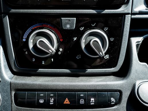 Peugeot Boxer  Furgon 335 L2H2 2.2 BlueHDi 140 €6.4 MT6
